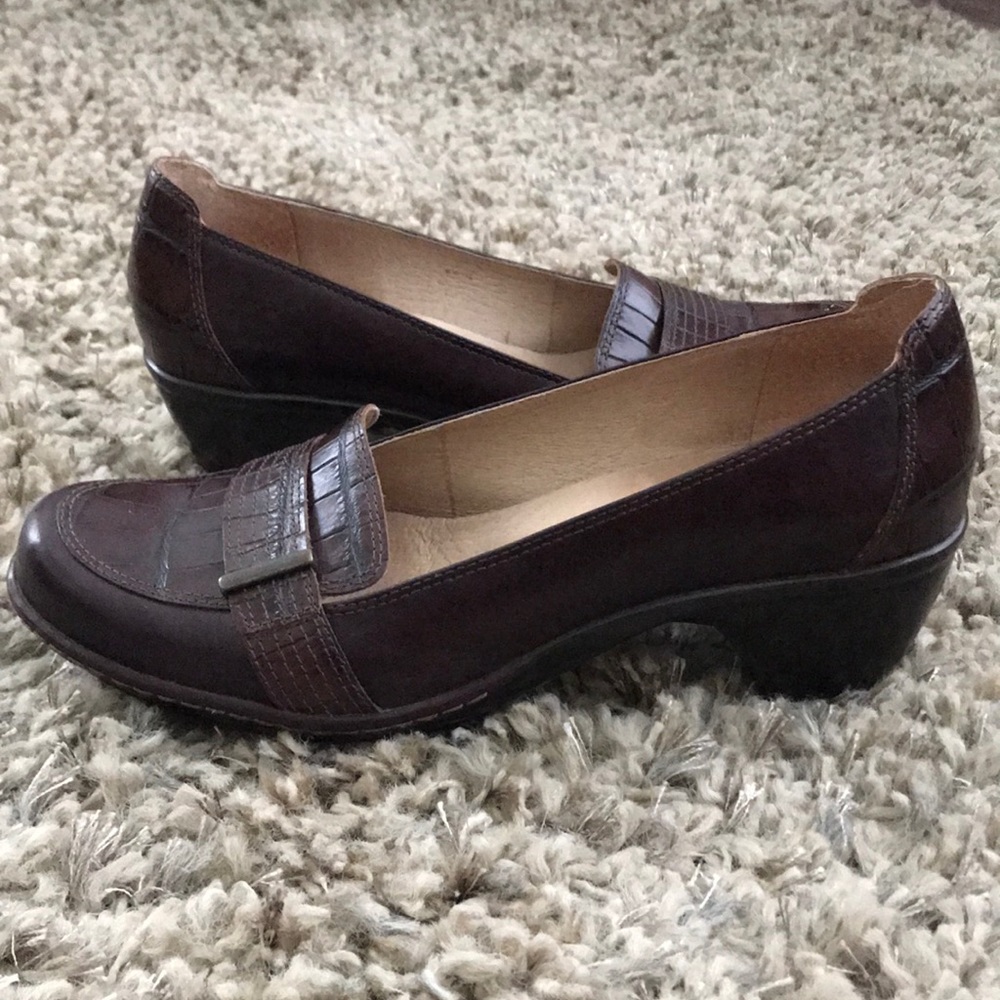 Clark’s Artisan Brown Pumps.